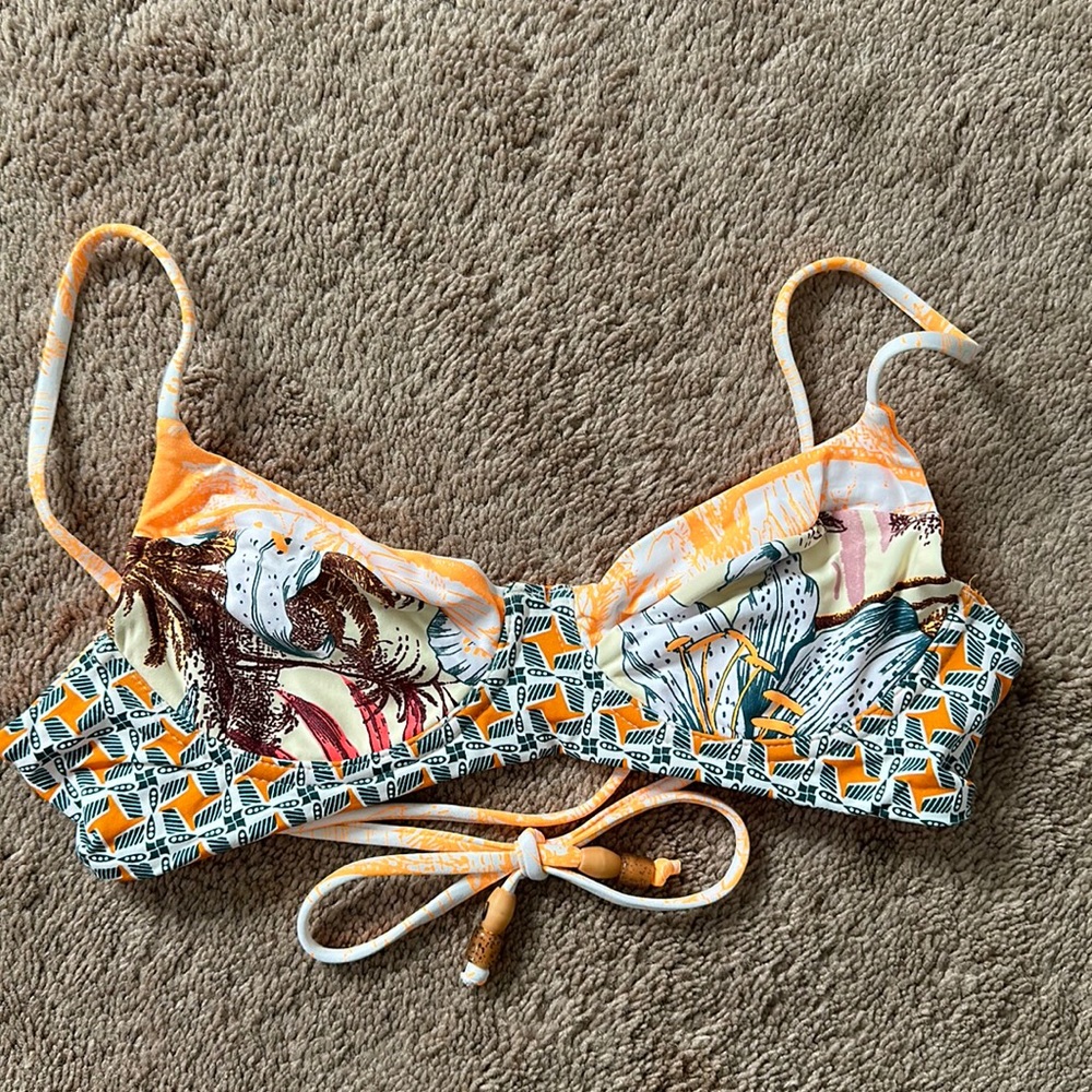 NWOT MAAJI SWIM TOP